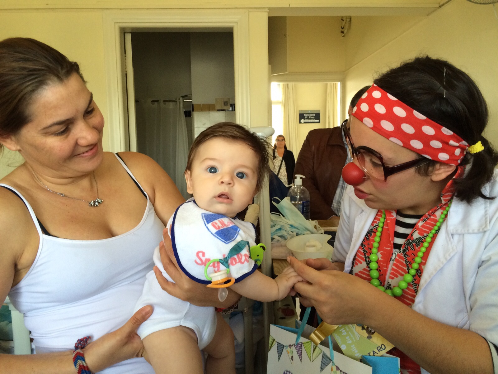 Payasos Terapéuticos festejaron el Día del Niño en sanatorio del Círculo Católico