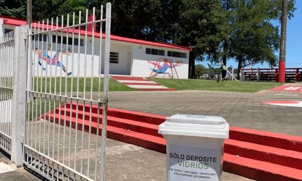 Florida impulsa inédito plan de reciclaje de residuos de vidrio para crear baldosas y bloques para el departamento