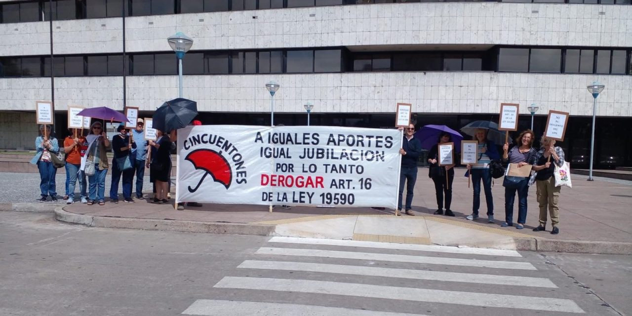 “Cincuentones” siguen luchando para recuperar su jubilación