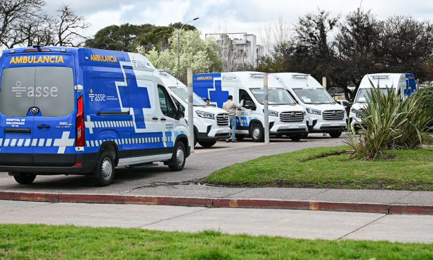 SAME 105 recibió 8 ambulancias especializadas y ASSE lleva entregadas 202 unidades en este período