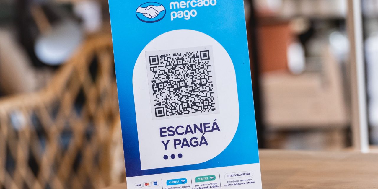 Este verano vendedores y comerciantes uruguayos podrán cobrar a turistas argentinos usando el QR de Mercado Pago